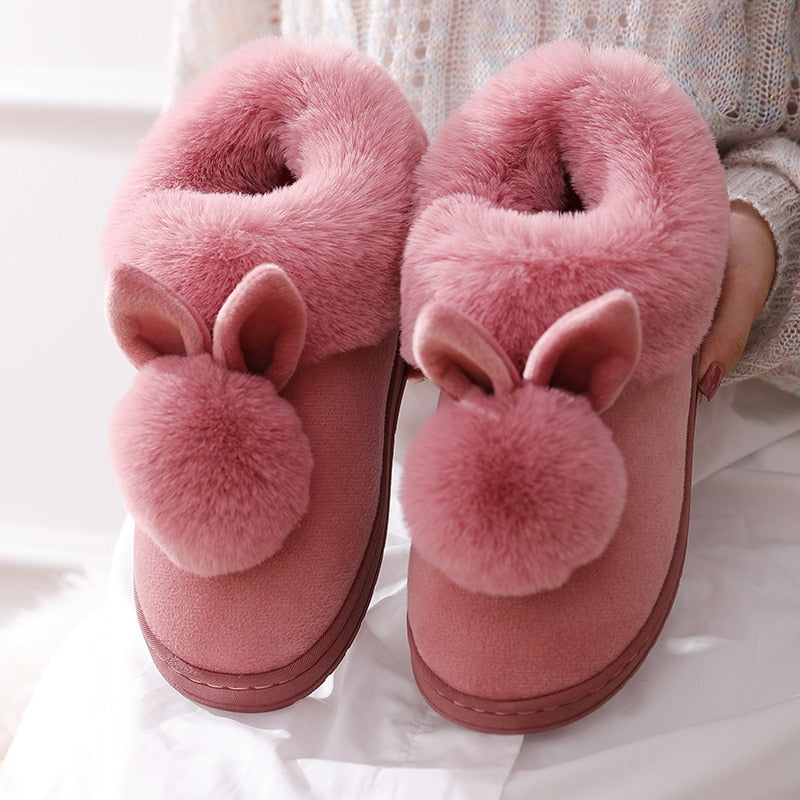 BunnyCozy: Pantofole Domestiche Invernali con Orecchie di Coniglio