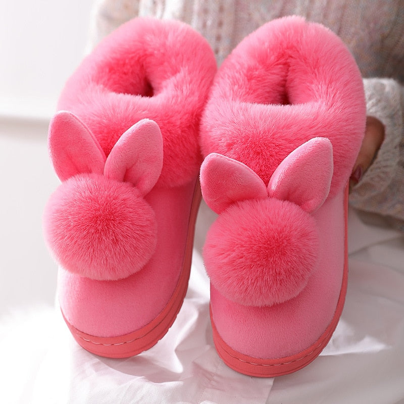 BunnyCozy: Pantofole Domestiche Invernali con Orecchie di Coniglio